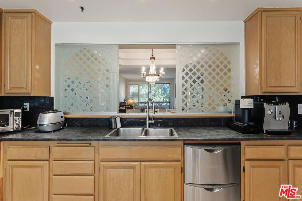 Image 27 of property listing at 2132 Century Park Lane 303, Los Angeles, CA 90067