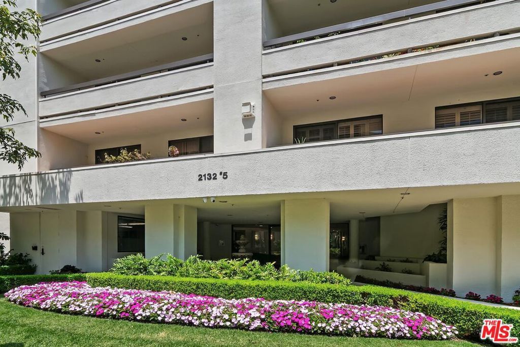 Image 3 of property listing at 2132 Century Park Lane 303, Los Angeles, CA 90067