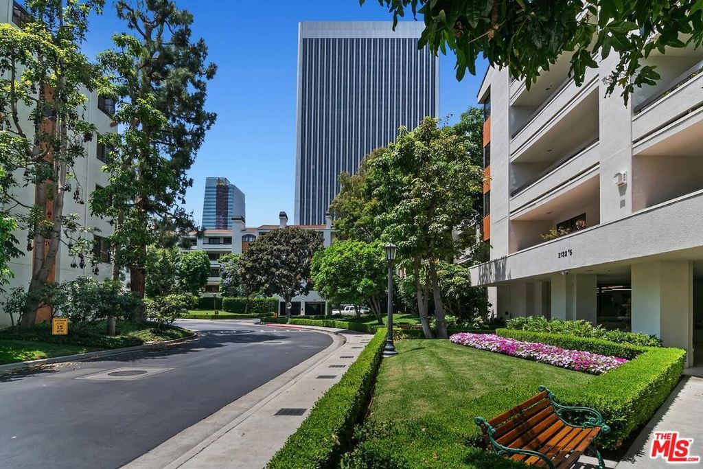 Image 4 of property listing at 2132 Century Park Lane 303, Los Angeles, CA 90067