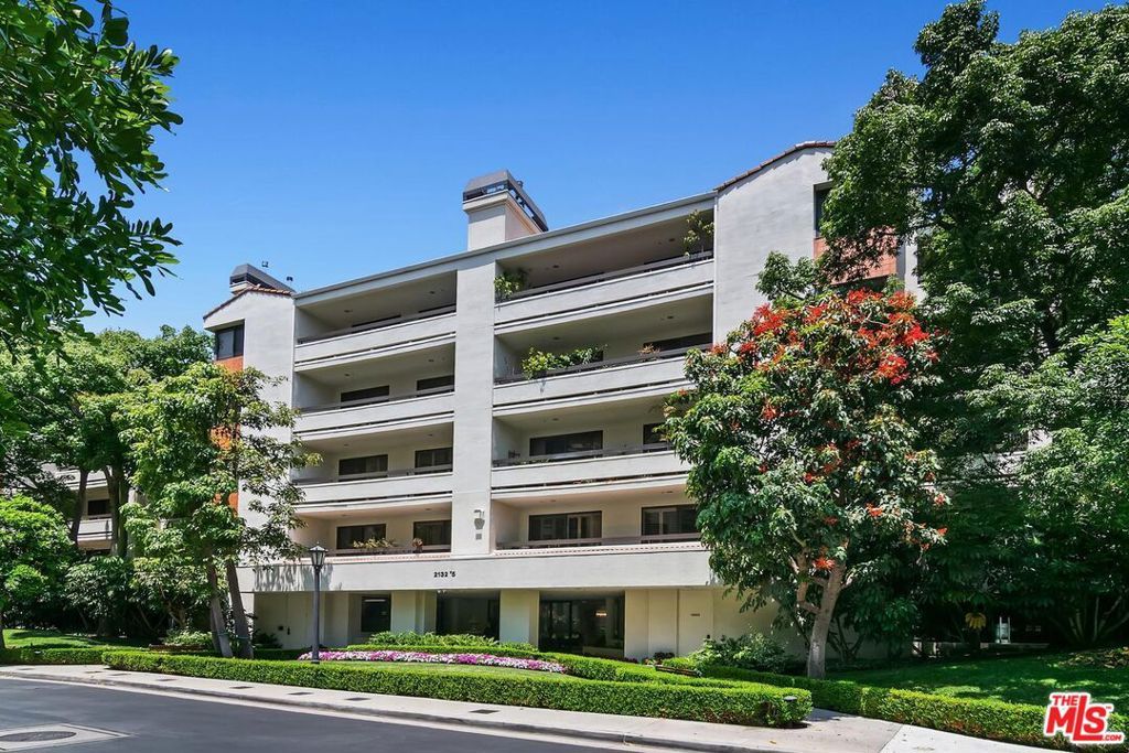 Image 5 of property listing at 2132 Century Park Lane 303, Los Angeles, CA 90067