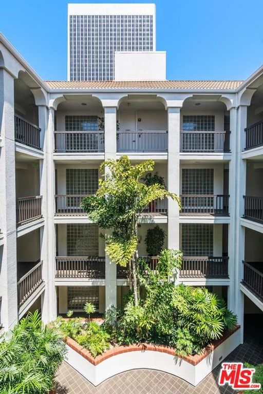 Image 9 of property listing at 2132 Century Park Lane 303, Los Angeles, CA 90067