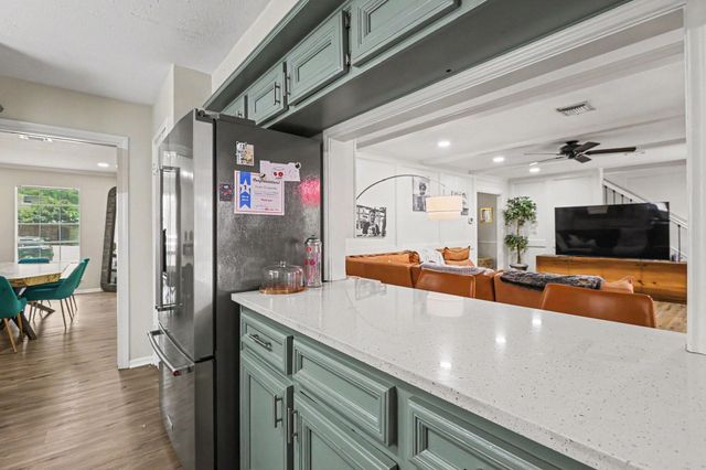 5823 Havenwoods, Houston, TX 77066