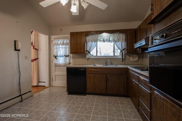 19 Meadow Drive, Tinton Falls, NJ 07724