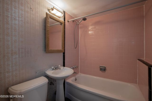 19 Meadow Drive, Tinton Falls, NJ 07724