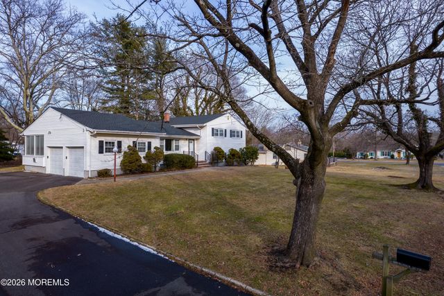 19 Meadow Drive, Tinton Falls, NJ 07724