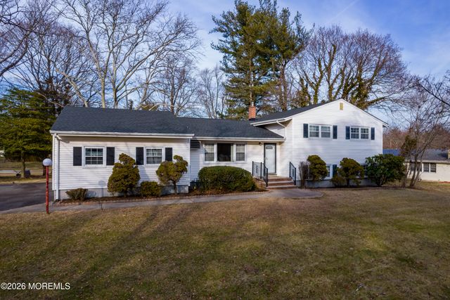 19 Meadow Drive, Tinton Falls, NJ 07724