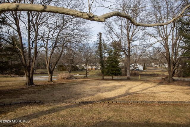 19 Meadow Drive, Tinton Falls, NJ 07724