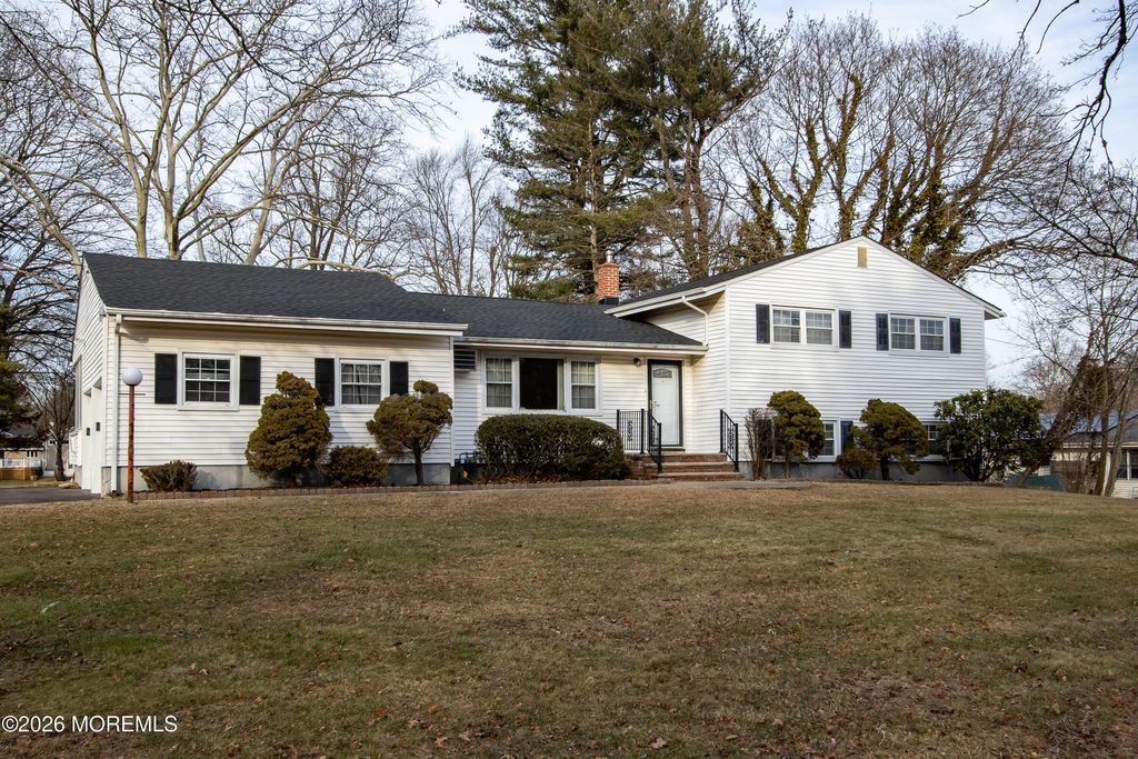 19 Meadow Drive, Tinton Falls, NJ 07724