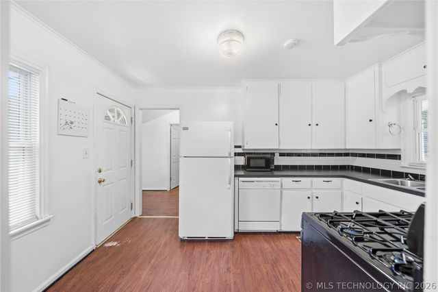 1126 E 49th Place, Tulsa, OK 74105