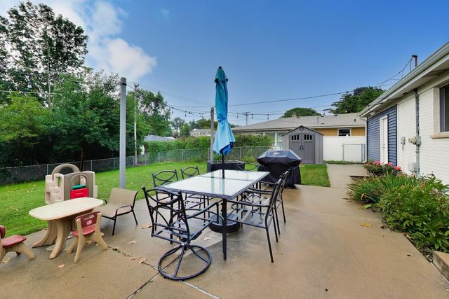 249 W Daniels Road, Palatine, IL 60067