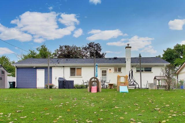 249 W Daniels Road, Palatine, IL 60067