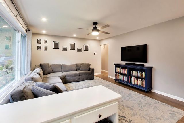 249 W Daniels Road, Palatine, IL 60067