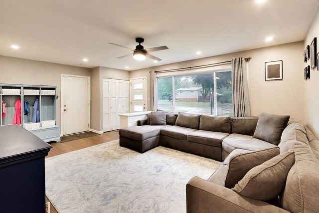 249 W Daniels Road, Palatine, IL 60067