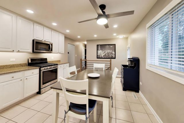 249 W Daniels Road, Palatine, IL 60067