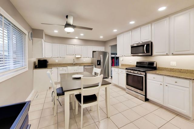 249 W Daniels Road, Palatine, IL 60067