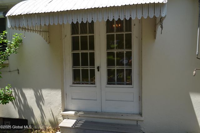 35 Evelyn Avenue, Amsterdam, NY 12010