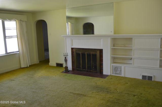 35 Evelyn Avenue, Amsterdam, NY 12010