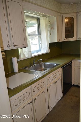 35 Evelyn Avenue, Amsterdam, NY 12010