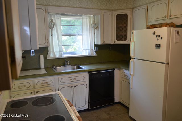 35 Evelyn Avenue, Amsterdam, NY 12010