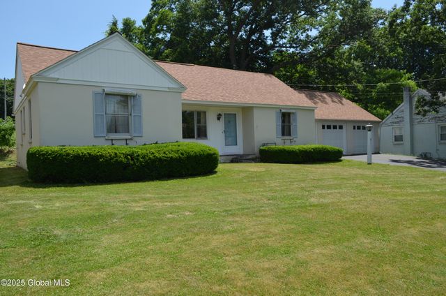 35 Evelyn Avenue, Amsterdam, NY 12010