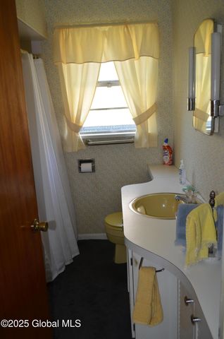 35 Evelyn Avenue, Amsterdam, NY 12010