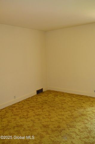 35 Evelyn Avenue, Amsterdam, NY 12010