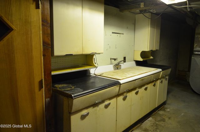 35 Evelyn Avenue, Amsterdam, NY 12010