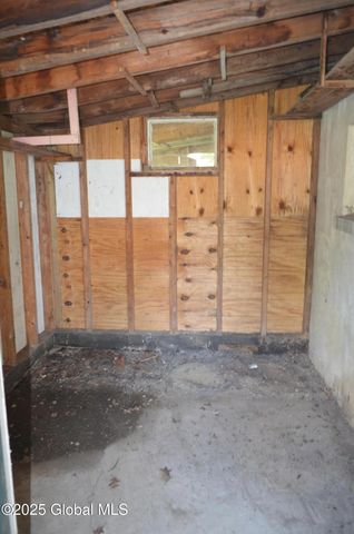35 Evelyn Avenue, Amsterdam, NY 12010