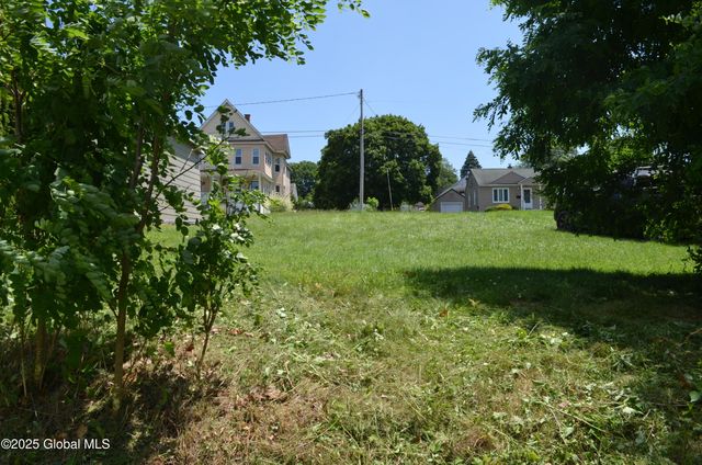 35 Evelyn Avenue, Amsterdam, NY 12010