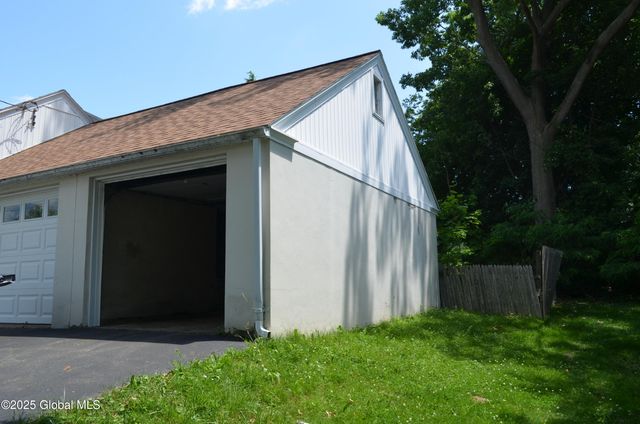 35 Evelyn Avenue, Amsterdam, NY 12010