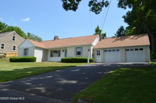 35 Evelyn Avenue, Amsterdam, NY 12010