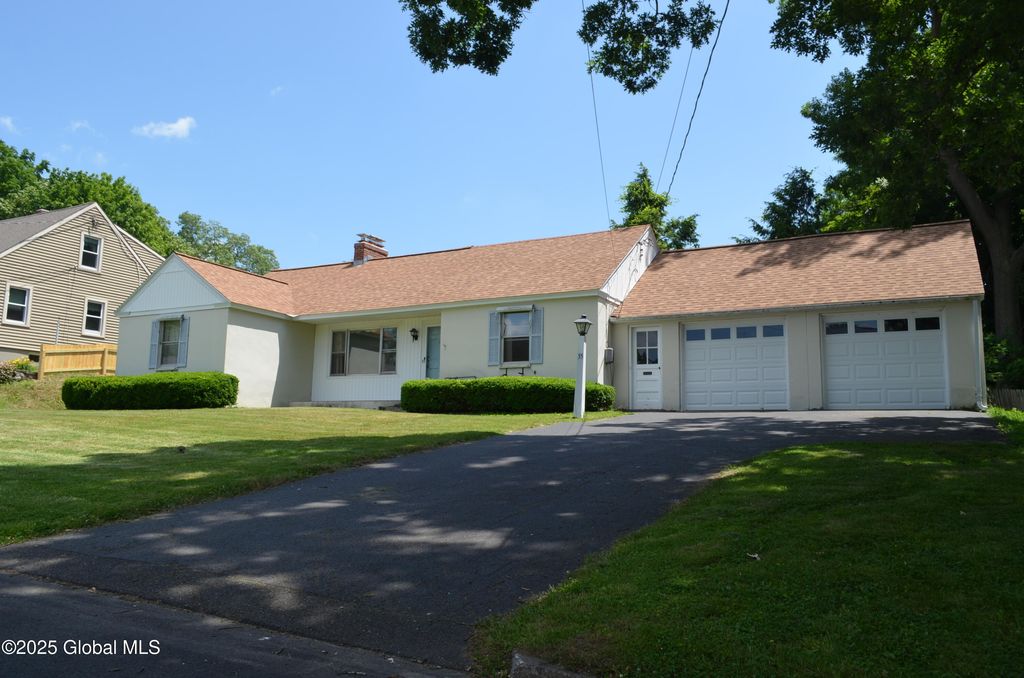 35 Evelyn Avenue, Amsterdam, NY 12010