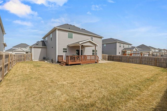 270 NE Prairie Wolf Drive, Waukee, IA 50263