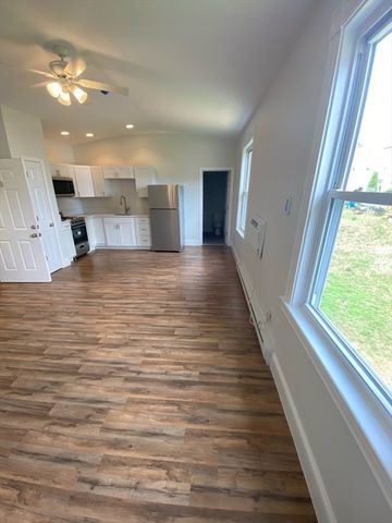 27 Salem St 1C, Woburn, MA 01801