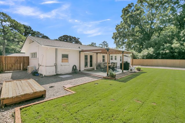 1011 Nottingham Drive, Charleston, SC 29407