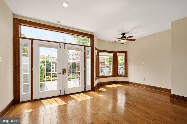 221 E ST SE, Washington, DC 20003