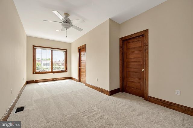221 E ST SE, Washington, DC 20003