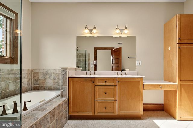 221 E ST SE, Washington, DC 20003