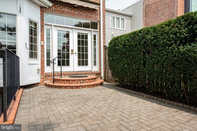 221 E ST SE, Washington, DC 20003