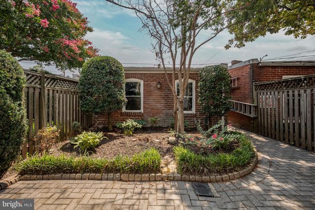 221 E ST SE, Washington, DC 20003