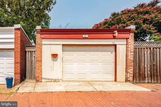 221 E ST SE, Washington, DC 20003
