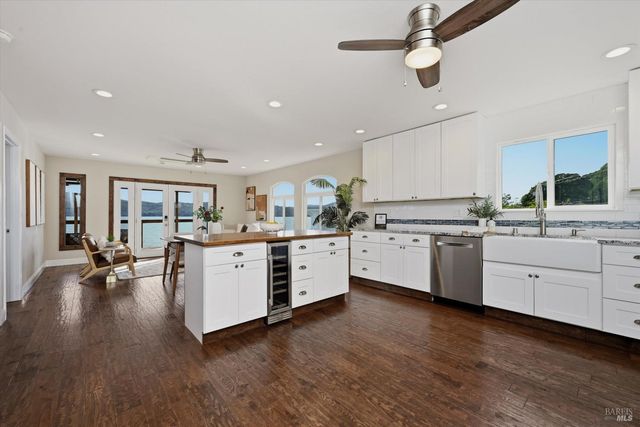 12521 Lakeshore Dr, Clearlake, CA 95422