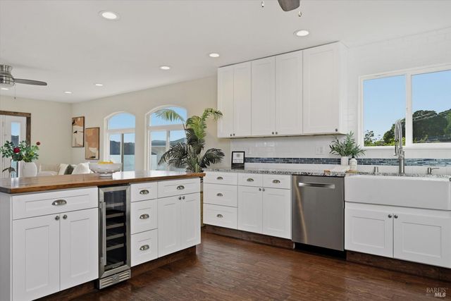 12521 Lakeshore Dr, Clearlake, CA 95422