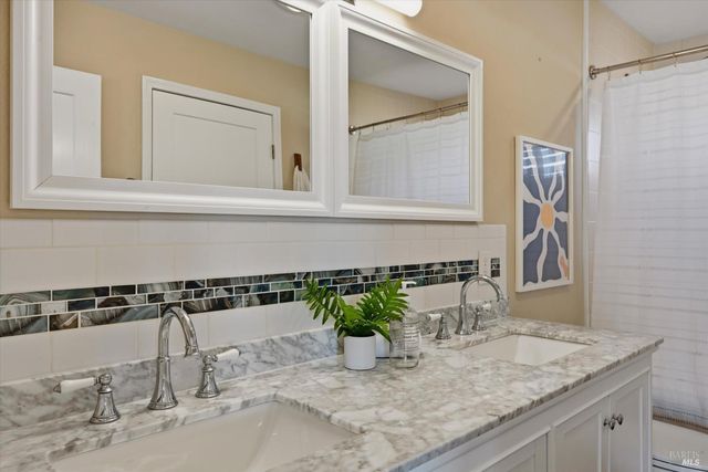 12521 Lakeshore Dr, Clearlake, CA 95422