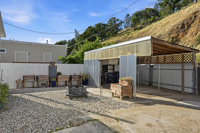 12521 Lakeshore Dr, Clearlake, CA 95422