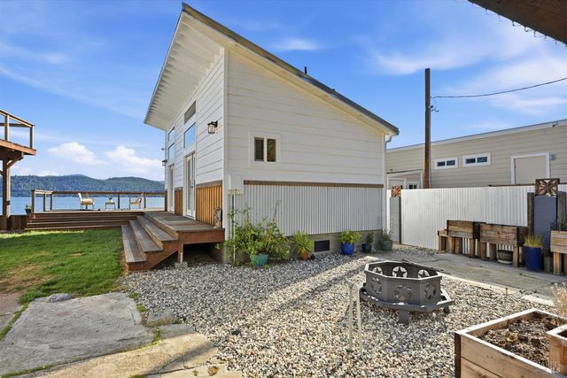 12521 Lakeshore Dr, Clearlake, CA 95422