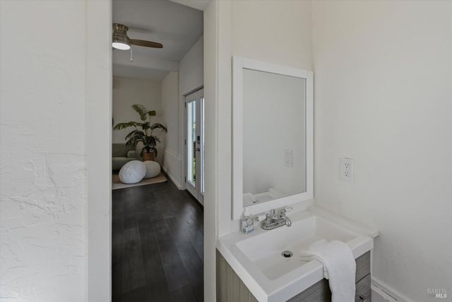 12521 Lakeshore Dr, Clearlake, CA 95422