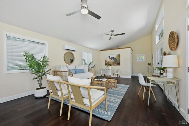 12521 Lakeshore Dr, Clearlake, CA 95422
