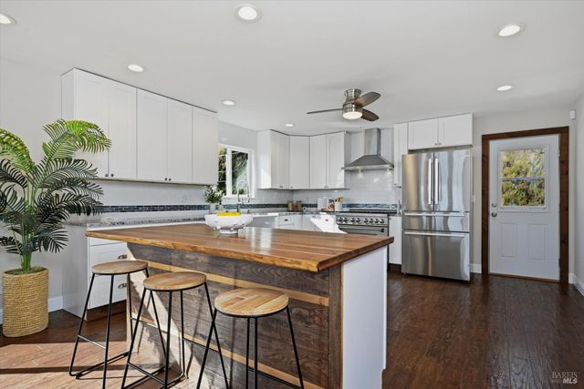 12521 Lakeshore Dr, Clearlake, CA 95422