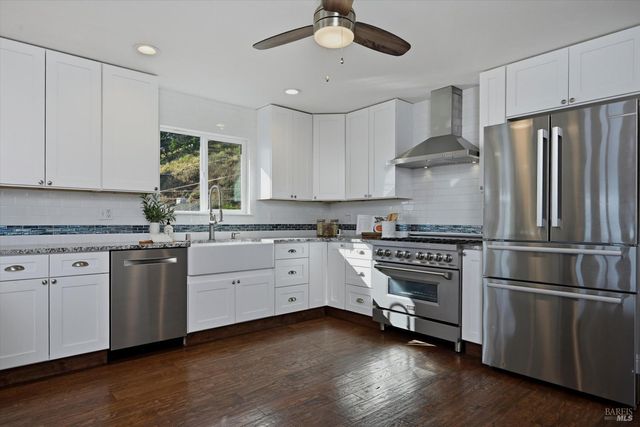 12521 Lakeshore Dr, Clearlake, CA 95422